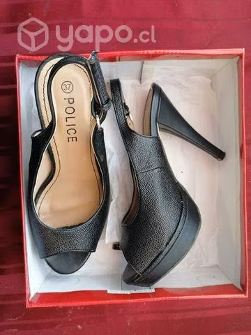 Zapatos altos negros