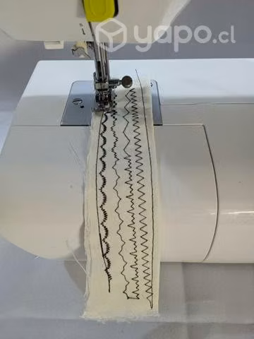 Máquina de coser portátil Remington + mesa ext - Imagen 2
