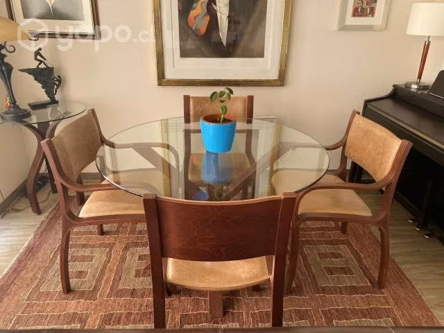 Comedor de cuero y madera