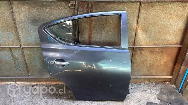Puerta trasera derecha nissan versa 2017 original