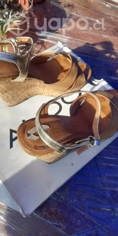 Lindas sandalias
