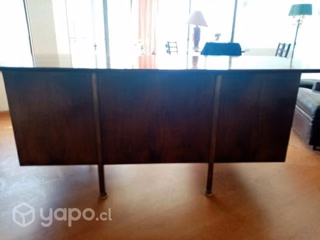 Escritorio fino de nogal