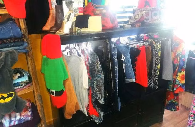 Ropa moderna, como nueva