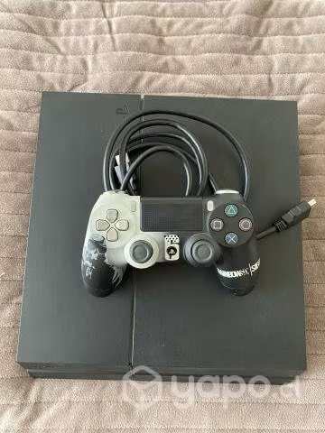 PS4 Usada en perfecto estado + mando personalizado
