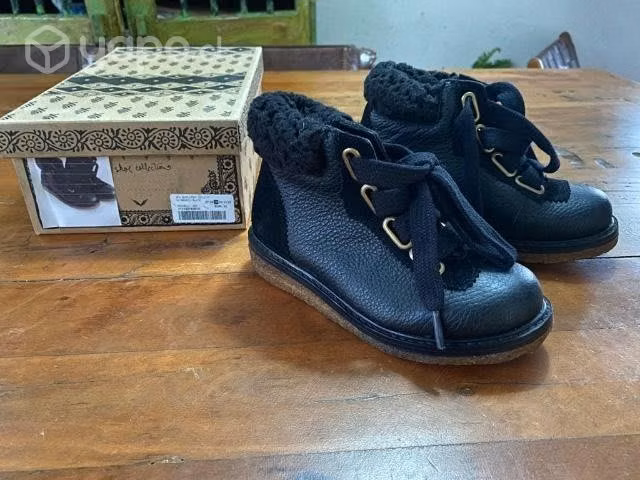 Zapatos nuevos de cuero rapsodia