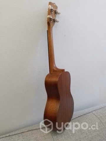 Ukelele Concierto MAKALA + funda + afinador