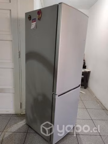 Refrigerador midea 167lts impecable
