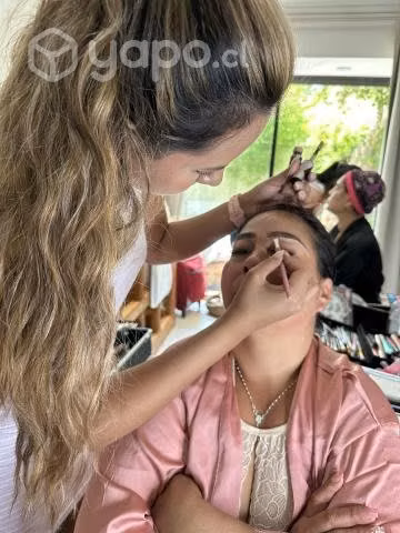 Maquillaje y peinado