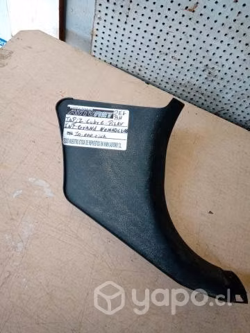 Tapiz cubre pilar del infer der Suzuki Gran Nomade