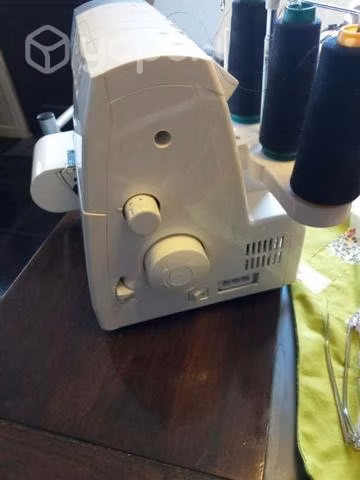 Maquina overlock singuer