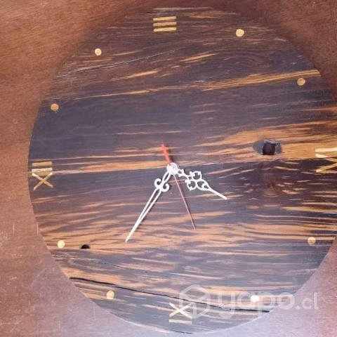 Reloj de madera