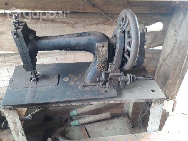 Maquina de coser antigua - Imagen 3