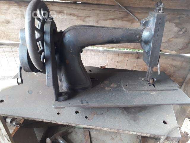 Maquina de coser antigua - Imagen 2