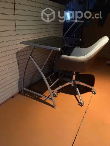Escritorio y silla
