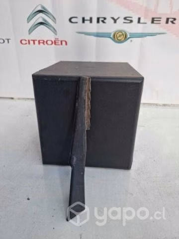 Moldura izquierda rejilla de torpedo honda city 20