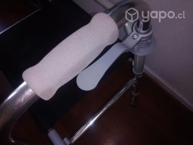 Andador plegable de aluminio con asiento. - Imagen 4