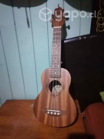 Ukulele mas Funda