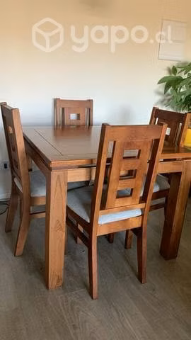 Hermoso comedor de madera con 4 sillas