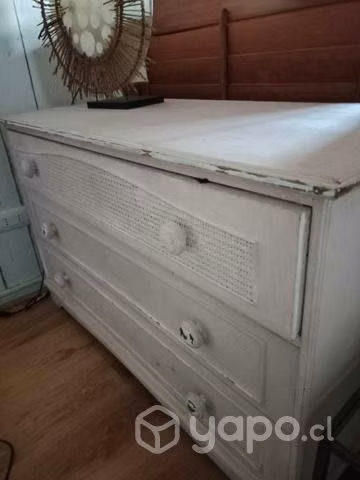 Linda cómoda rosada envejecida