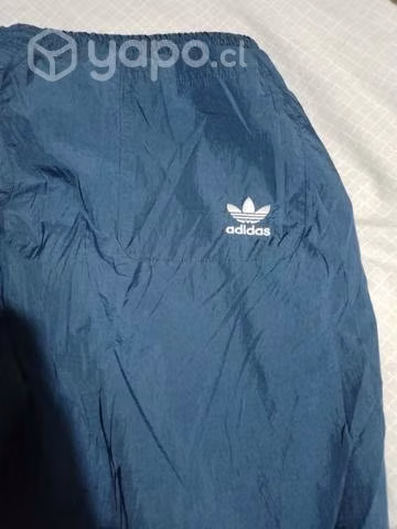 Buzo adidas linea originals como nuevo sin detalle