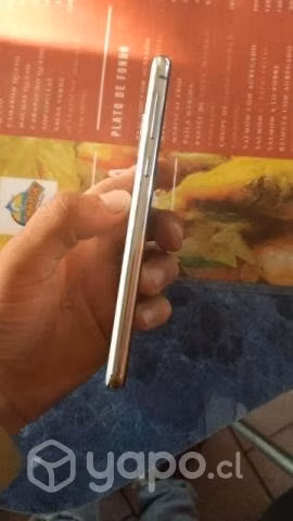 Teléfono s10e sin detalles solo el equipo