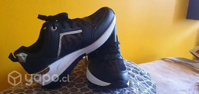 Zapatillas nuevas, excelente estado, muy cómodas,