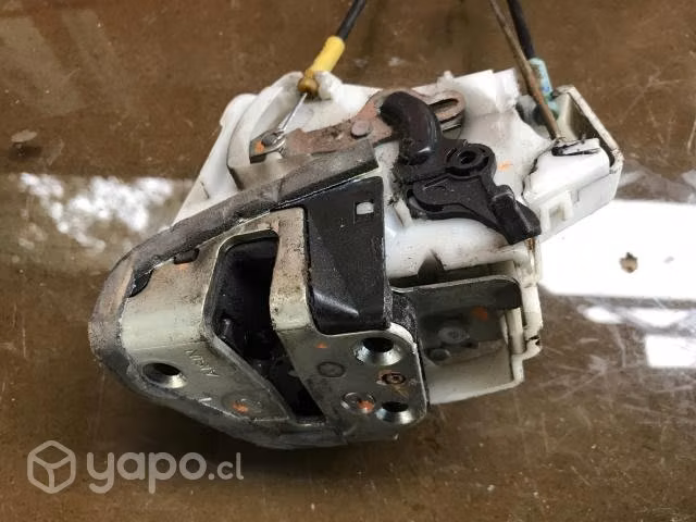 Chapa puerta trasera izquierda Toyota Hilux 2007 a