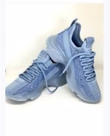 Zapatillas y jeans