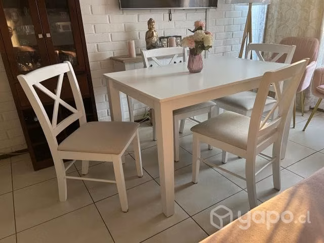 Comedor 4 sillas Sarah miller impecable .