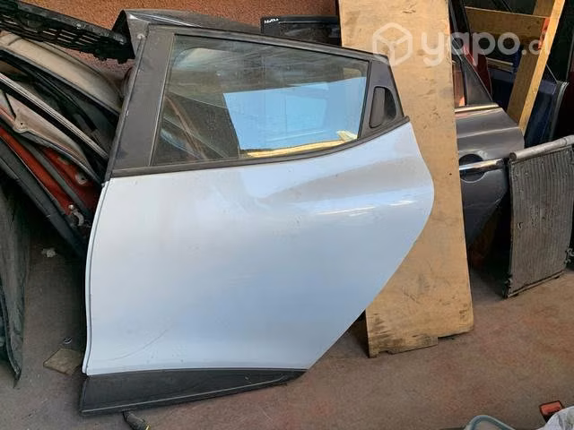 Puerta trasera renault clio