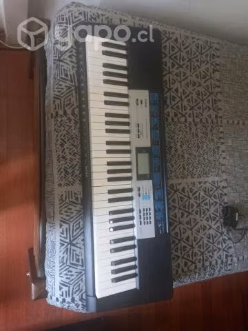 piano Casio LK-136