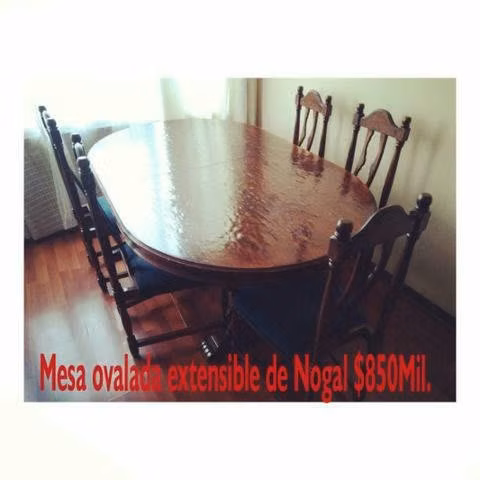 Mesa Ovalada extensible de Nogal y Sofá 3C Negro