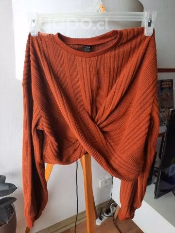Blusa poleron corto