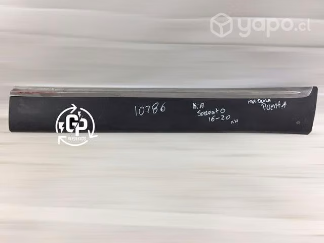 Moldura puerta trasera rh Kia Sorento 2016 2020