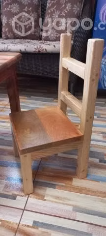 Conjunto de mesitas de madera 2 sillas