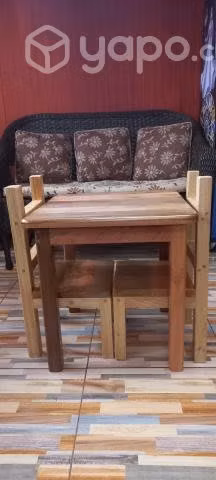 Conjunto de mesitas de madera 2 sillas