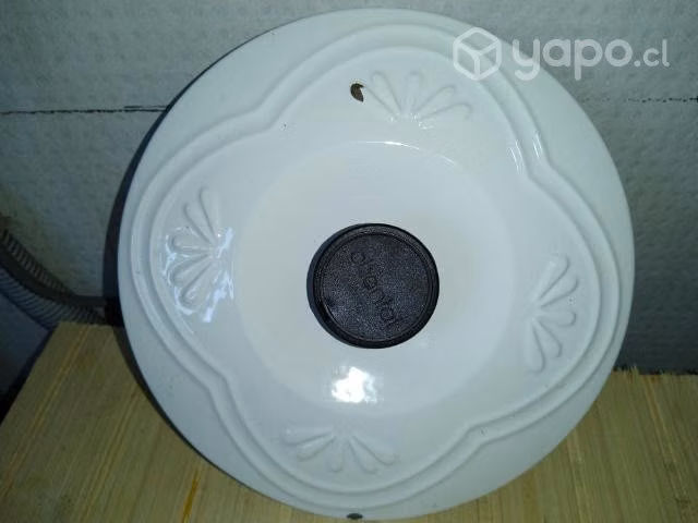 Antigua olla fierro enlozada con tapa,pesada vinta