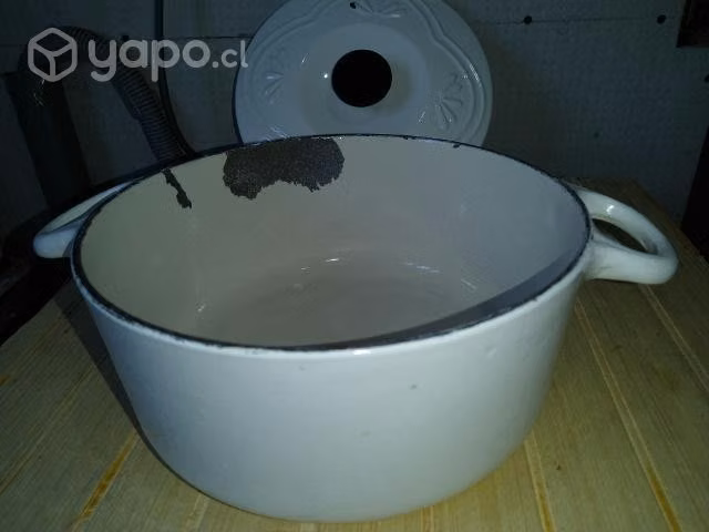 Antigua olla fierro enlozada con tapa,pesada vinta