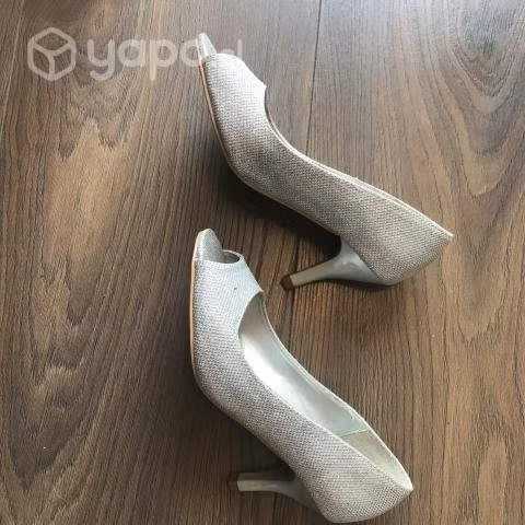 Zapatos brillantes de fiesta