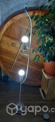Lampara de pie con pantalla