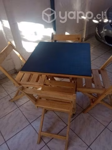 Mesas de madera c/sillas plegables. 70x70cm terraz