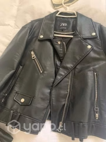 Chaqueta de mujer cuero marca ZARA