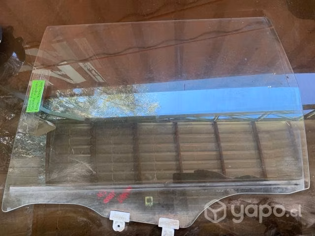 Vidrio puerta trasera izquierda Nissan Xtrail 2011
