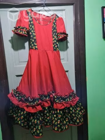 Vestido de huasa rojo con negro sin falso