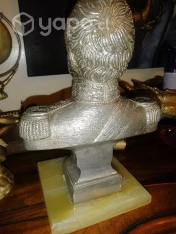 Busto de Bernardo ohiggins de bronce, pesa 5kg