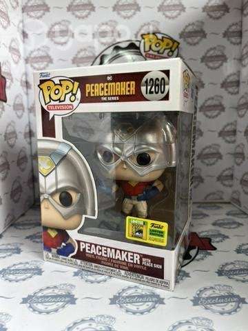 Funko Pop! Peacemaker (with peace sign) #1260 SDCC - Imagen 3