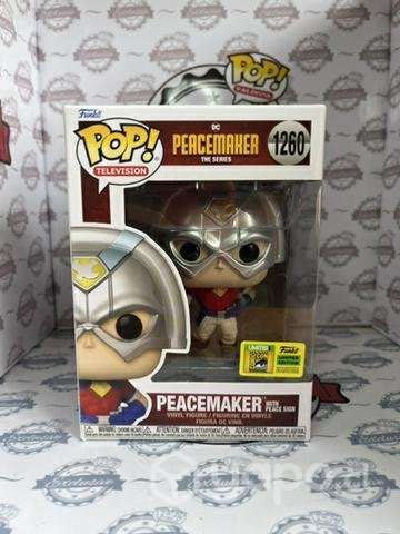Funko Pop! Peacemaker (with peace sign) #1260 SDCC - Imagen 6