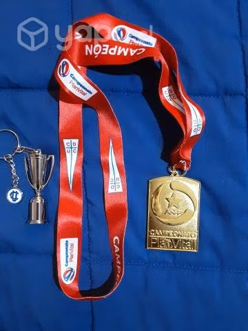 Llavero UC con medalla
