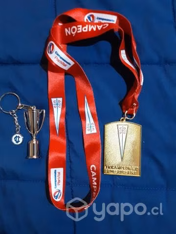 Llavero UC con medalla - Imagen 2