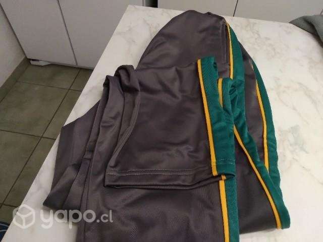 Ropa de colwguio aurora de chile - Imagen 2